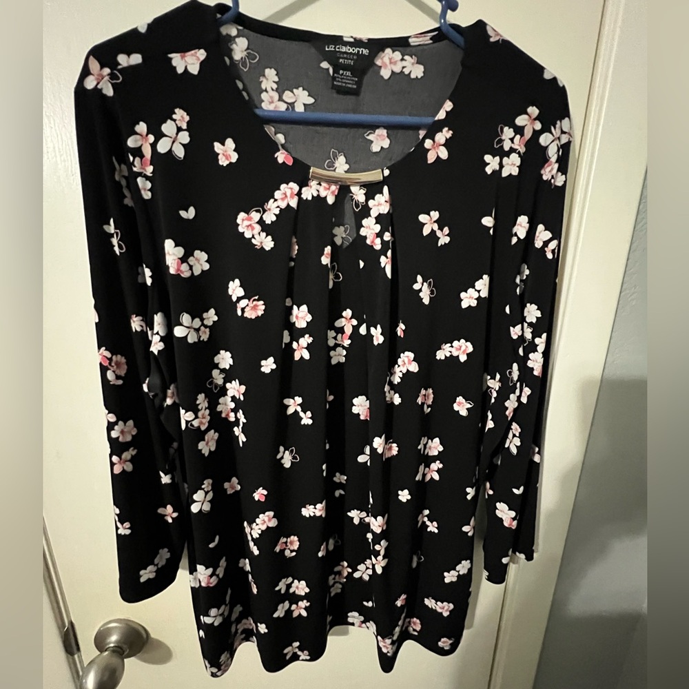 Women’s Liz Claiborne career petite black floral top 
Size PXXL
